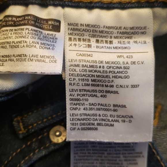 levi Strauss & Co. 513 Jean's W38 L30 - Picture 4 of 4
